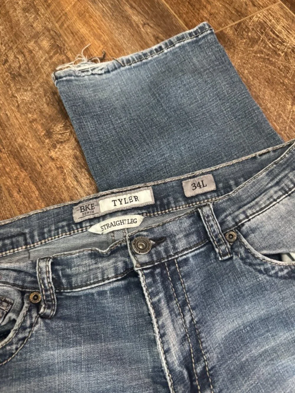 BKE Tyler Straight Leg Medium Wash Distressed Denim Jeans Size 34L
